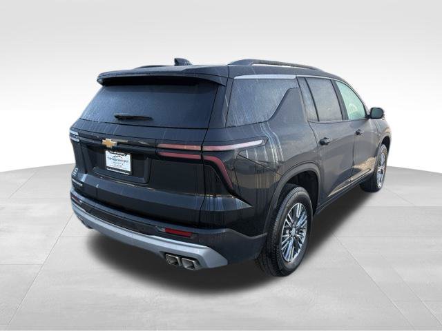 Used 2026 Chevrolet Traverse LT FWD image 2