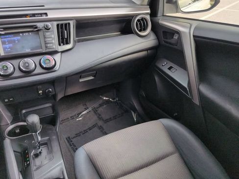 Used 2017 Toyota RAV4 LE FWD image 17