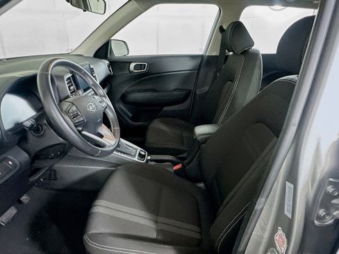 Used 2025 Hyundai Venue SEL FWD image 12