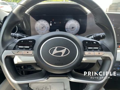 Used 2025 Hyundai Elantra Limited FWD image 17