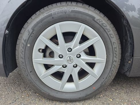 Used 2012 Toyota Prius V Two FWD image 12