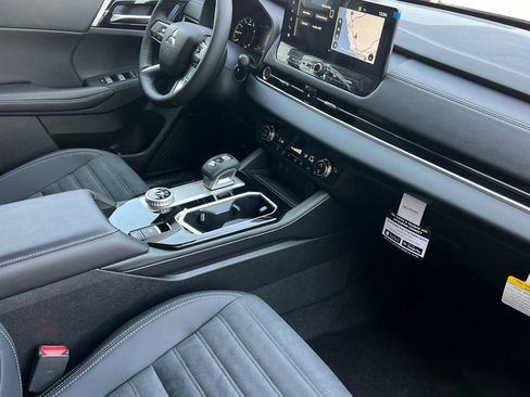 New 2026 Mitsubishi Outlander SE FWD image 17