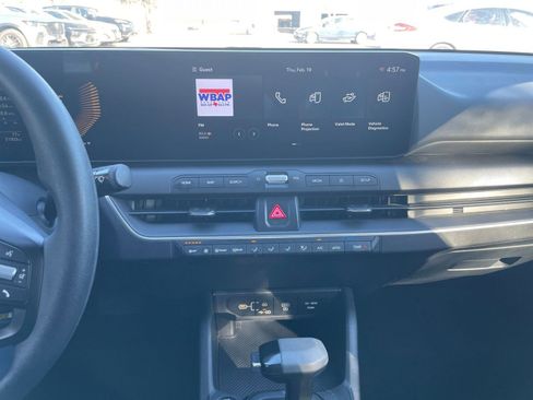 Used 2025 Kia K4 LXS image 17