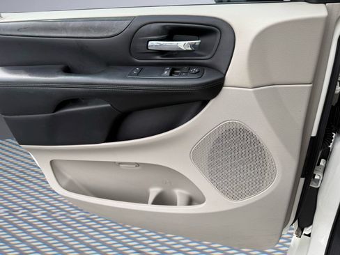 Used 2013 Dodge Grand Caravan SE FWD image 22