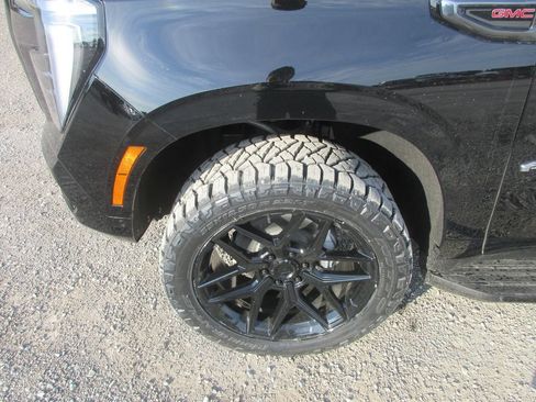 New 2026 GMC Yukon AT4 AWD/4WD image 11