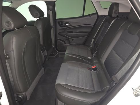 Used 2025 Chevrolet Trax LT FWD image 13