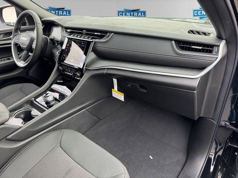 New 2025 Jeep Grand Cherokee Laredo w/ Luxury Tech Group I image 12