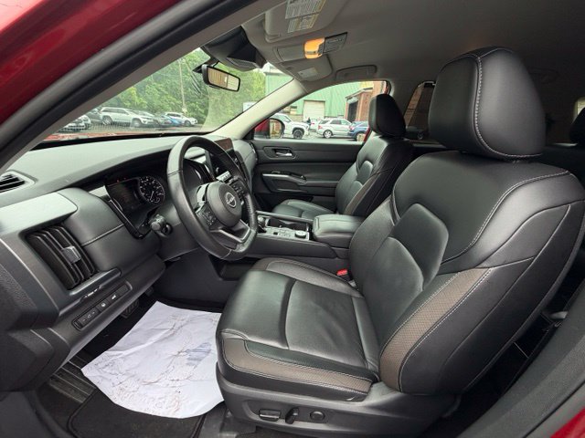 Used 2023 Nissan Pathfinder SL AWD/4WD image 10