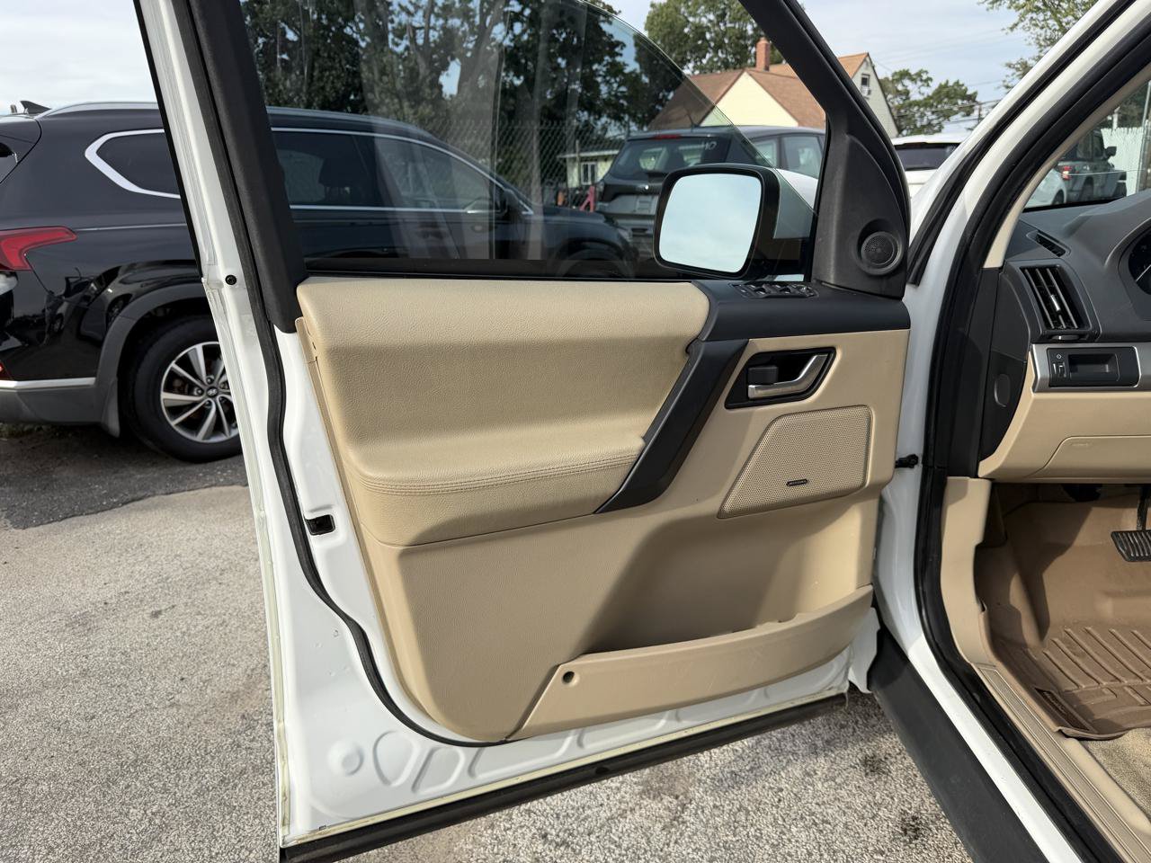 Used 2015 Land Rover LR2 AWD/4WD image 13