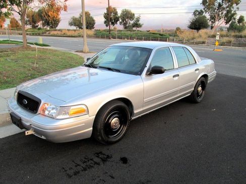 Used 2011 Ford Crown Victoria Police Interceptor w/ Radio Suppression Pkg image 1