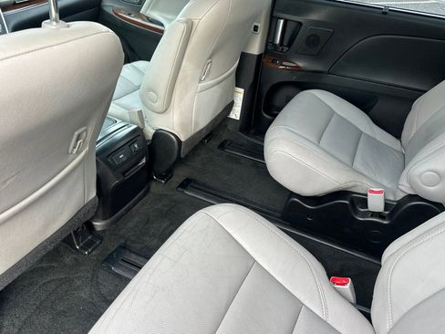 Used 2015 Toyota Sienna Limited Premium image 15