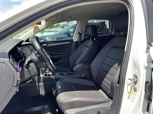 Used 2024 Volkswagen Jetta SE FWD image 19