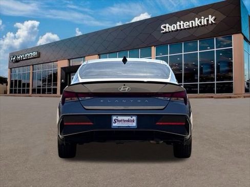 Certified 2025 Hyundai Elantra Sport image 7