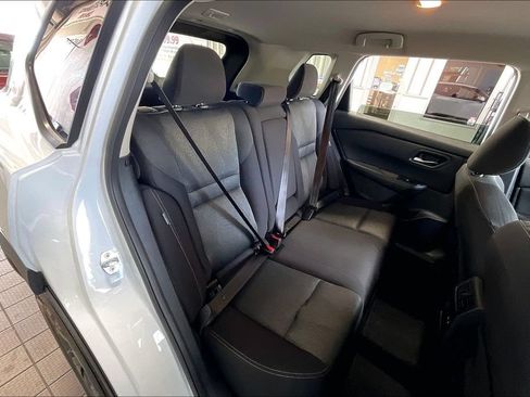 Used 2025 Nissan Rogue SV AWD/4WD image 15