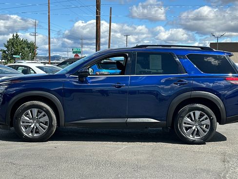 Used 2025 Nissan Pathfinder SV AWD/4WD image 8
