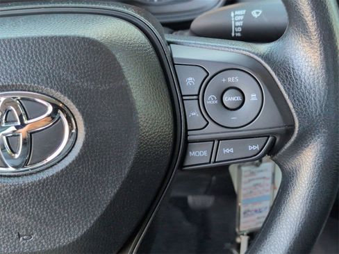 Used 2025 Toyota Corolla LE image 21