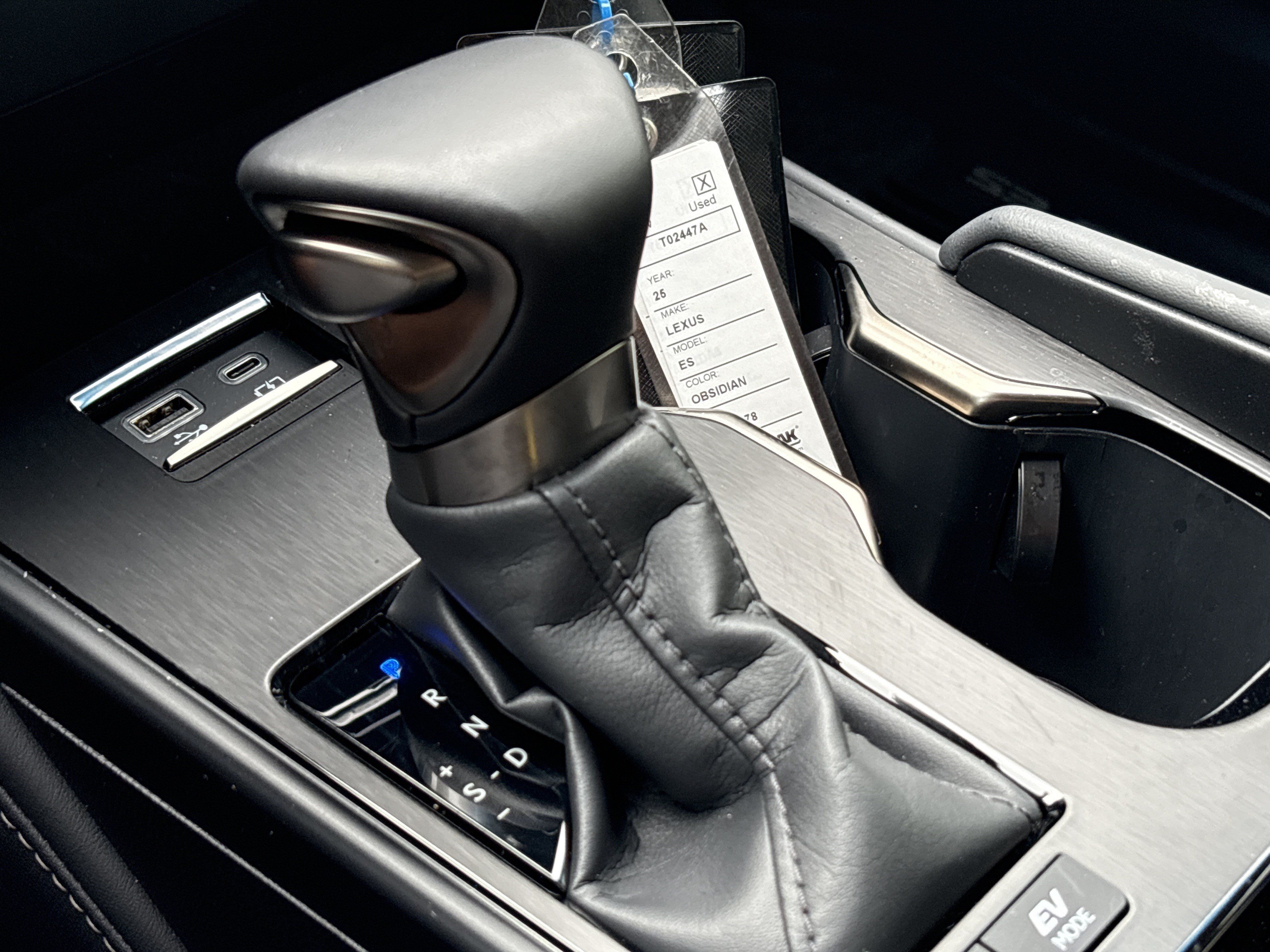Used 2025 Lexus ES 300h w/ Luxury Package FWD image 26