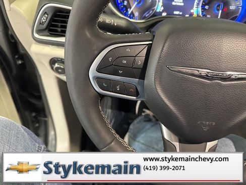 Used 2022 Chrysler Pacifica Touring-L image 46