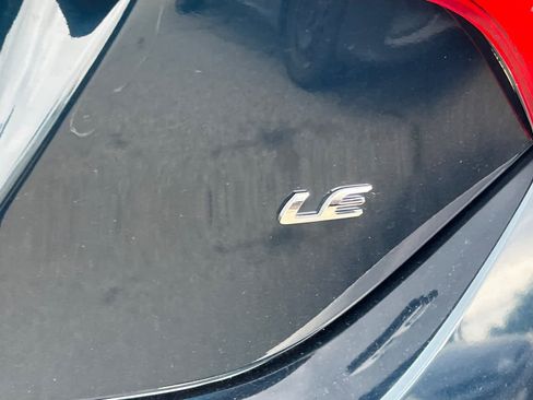 Used 2018 Toyota Corolla LE FWD image 21
