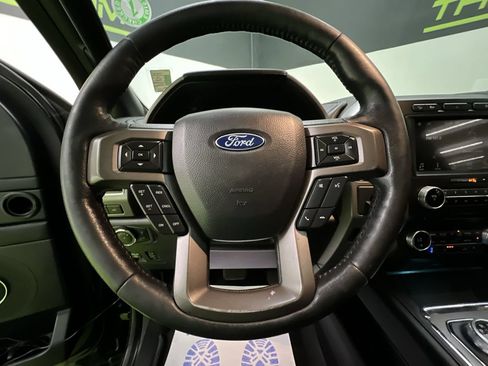 Used 2018 Ford Expedition XLT w/ Equipment Group 202A AWD/4WD image 20
