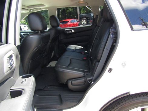 Used 2016 Nissan Pathfinder Platinum AWD/4WD image 12
