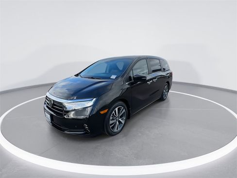 Certified 2024 Honda Odyssey Touring image 5