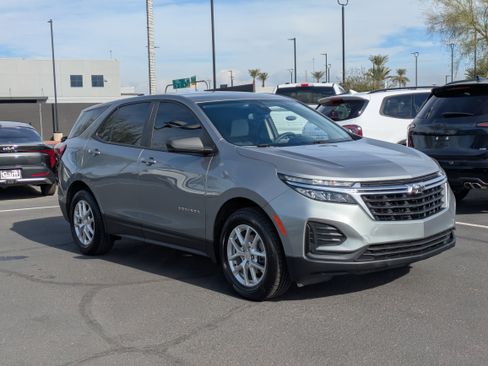 Used 2023 Chevrolet Equinox LS w/ LS Convenience Package image 7