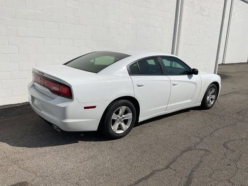 Used 2014 Dodge Charger SE image 3