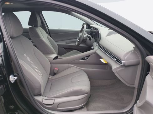 Certified 2025 Hyundai Elantra SEL FWD image 28