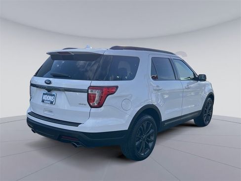 Used 2018 Ford Explorer XLT w/ Equipment Group 202A image 7