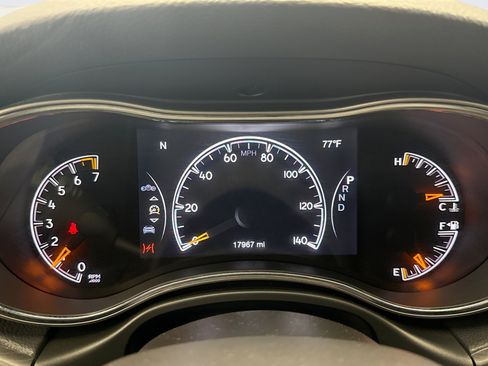 Used 2022 Jeep Grand Cherokee Limited w/ Tech Group AWD/4WD image 13