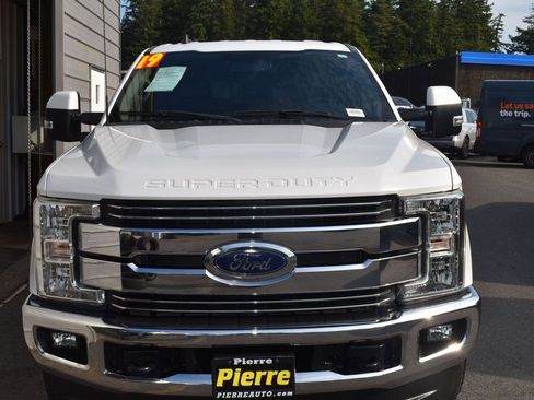 Used 2019 Ford F250 Lariat w/ Lariat Value Package image 3