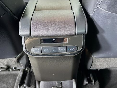 Used 2022 Toyota Highlander XLE image 26