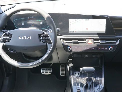 Certified 2024 Kia Niro EX Touring FWD image 23