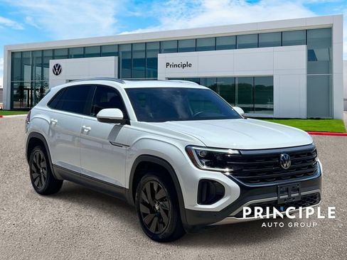Certified 2024 Volkswagen Atlas Cross Sport SE FWD image 3