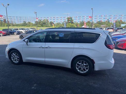 Used 2022 Chrysler Pacifica Touring-L FWD image 7
