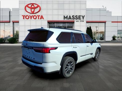 Used 2023 Toyota Sequoia Platinum image 3