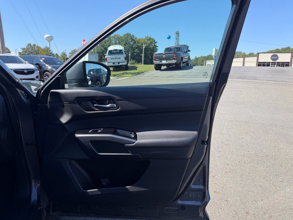 Used 2025 Nissan Pathfinder SL FWD image 30