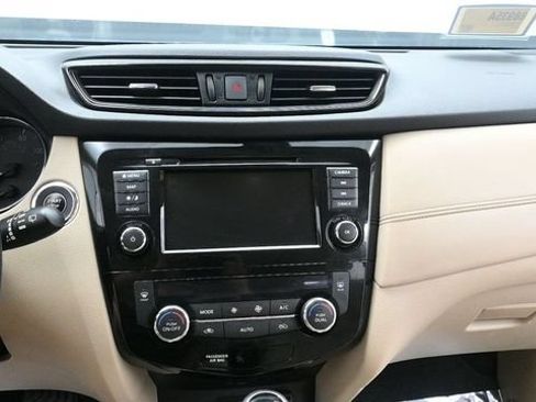 Used 2020 Nissan Rogue SL w/ Premium Package AWD/4WD image 17