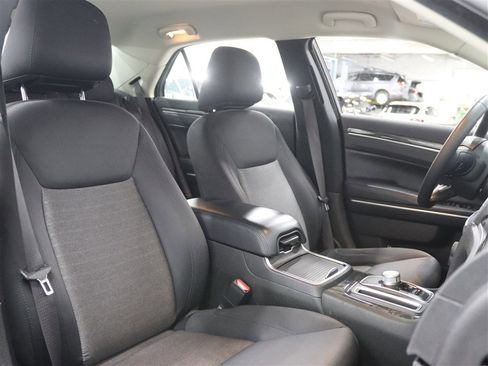 Used 2022 Chrysler 300 Touring image 15