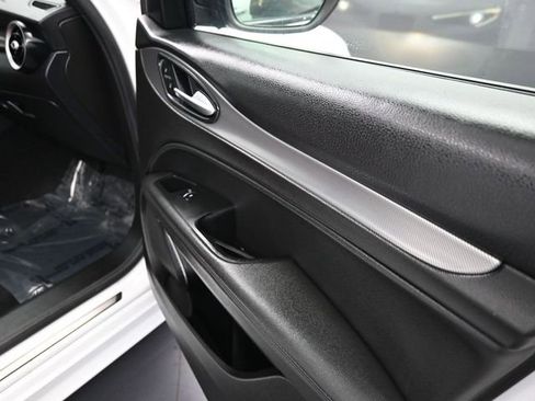 Used 2022 Alfa Romeo Stelvio Veloce image 40