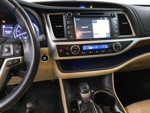 Used 2018 Toyota Highlander Limited image 10