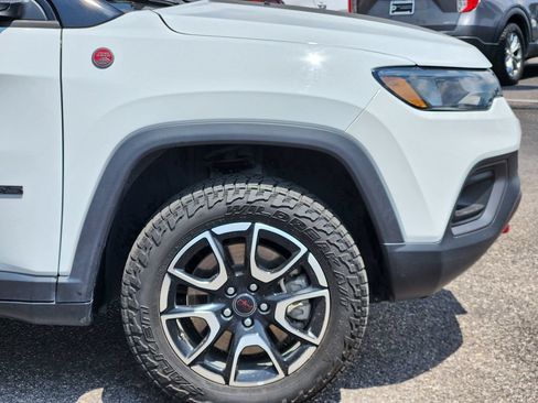 Used 2025 Jeep Compass Trailhawk AWD/4WD image 29