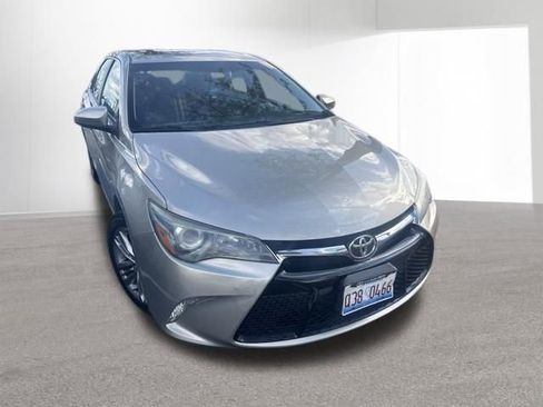 Used 2016 Toyota Camry SE w/ Moonroof Package FWD image 1