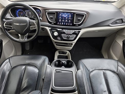 Used 2019 Chrysler Pacifica Touring-L Plus w/ Advanced Safetytec Group image 23