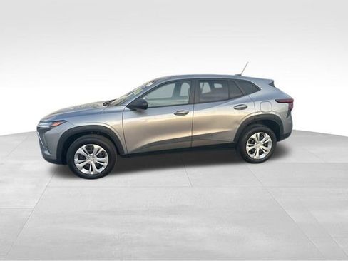 Used 2024 Chevrolet Trax LS w/ Driver Confidence Package image 2