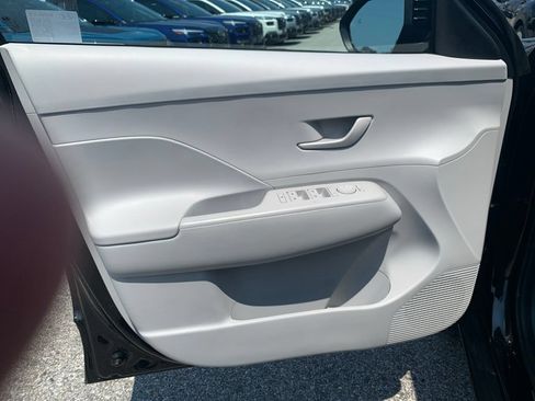 Used 2025 Hyundai Kona SEL AWD/4WD image 15