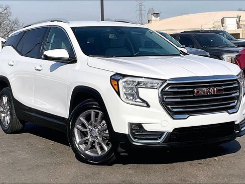 Used 2024 GMC Terrain SLT image 36