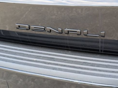 Used 2023 GMC Yukon XL Denali Ultimate AWD/4WD image 41