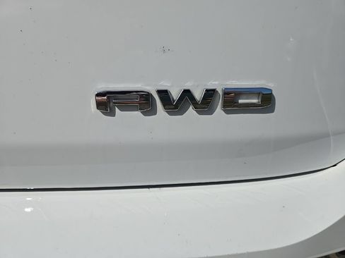 Used 2024 GMC Terrain SLT AWD/4WD image 4